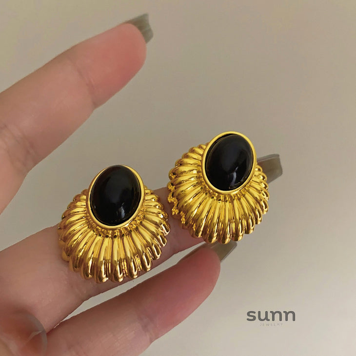 Kaylah Sculptural Gold Earrings [XHFTX55M]