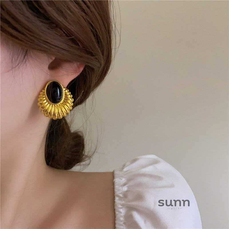 Kaylah Sculptural Gold Earrings [CSG1Y1K8]