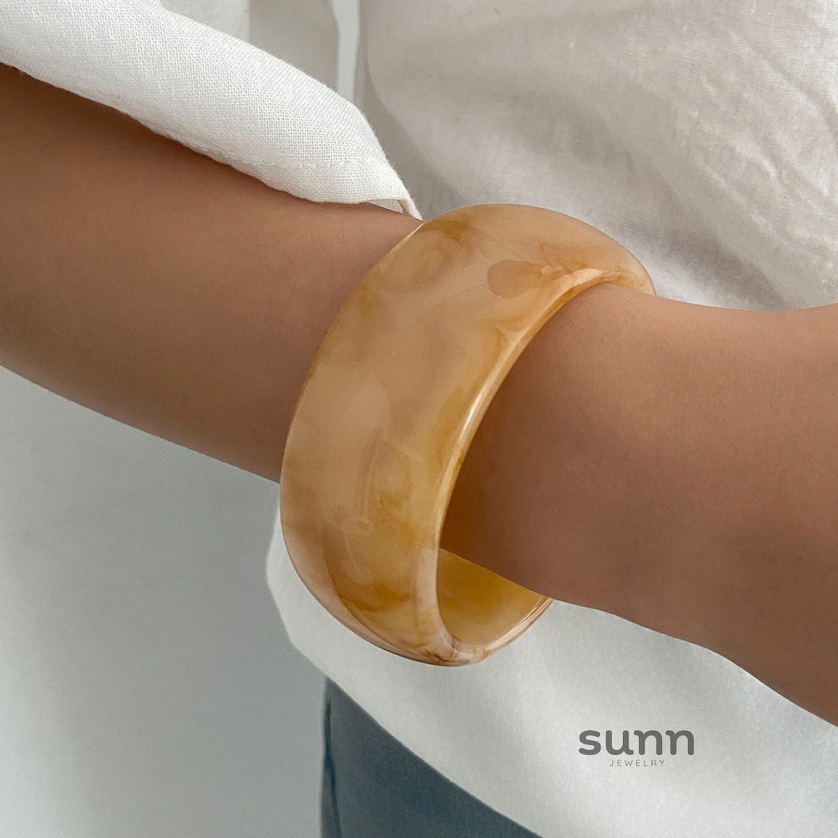 Kaylani Smudged Resin Bangle [X3N430JU]