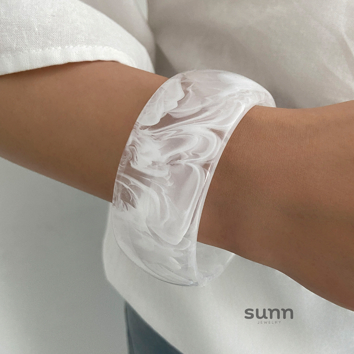 Kaylani Smudged Resin Bangle [HTPIA0TP]
