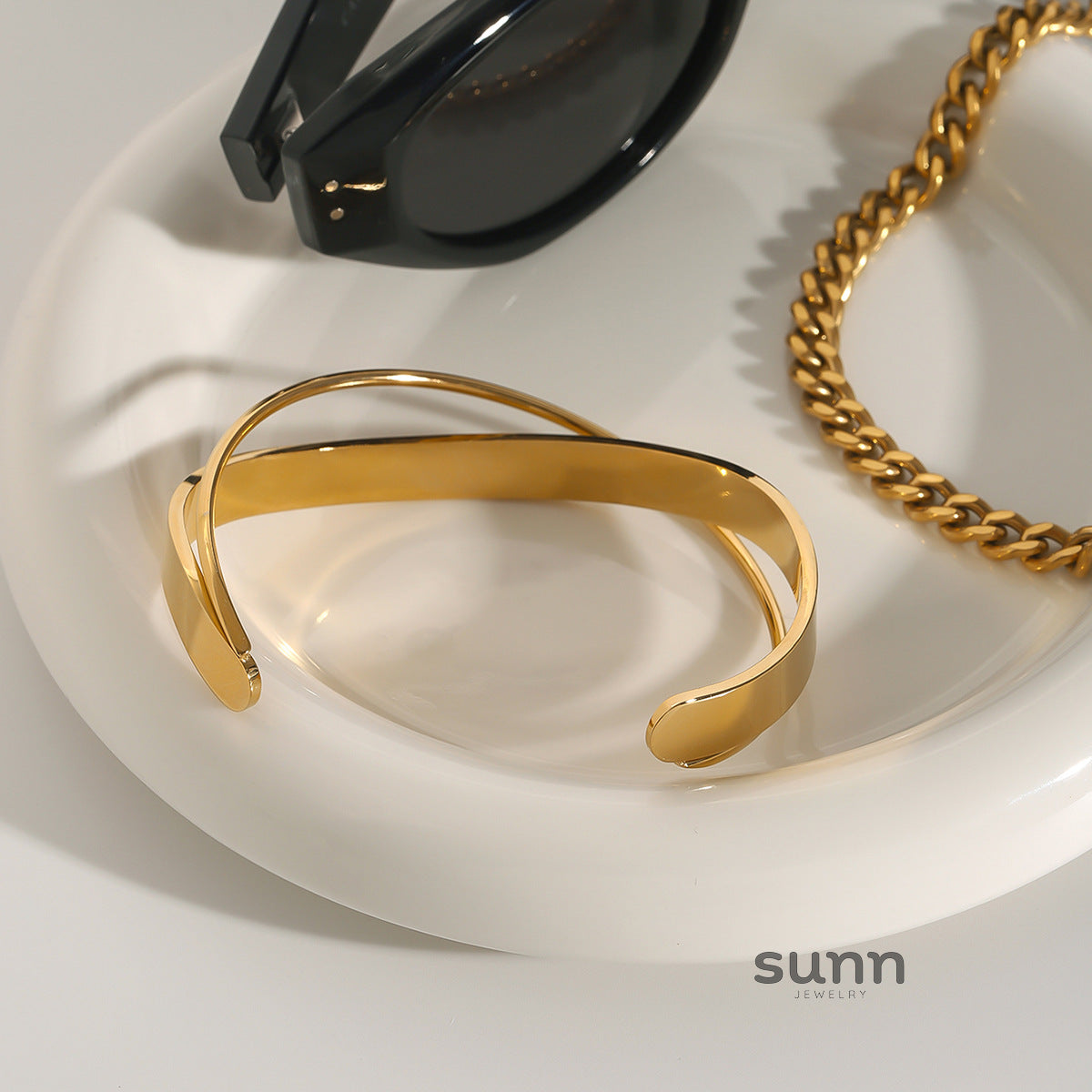 Kayleah Modern Sphere Cuff Bracelet [BA9A269L]