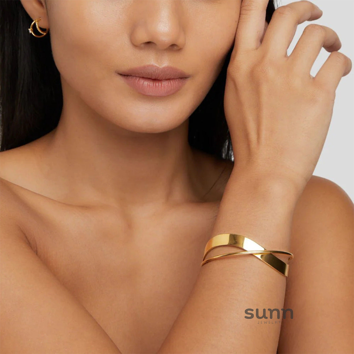 Kayleah Modern Sphere Cuff Bracelet [KZILKI0W]
