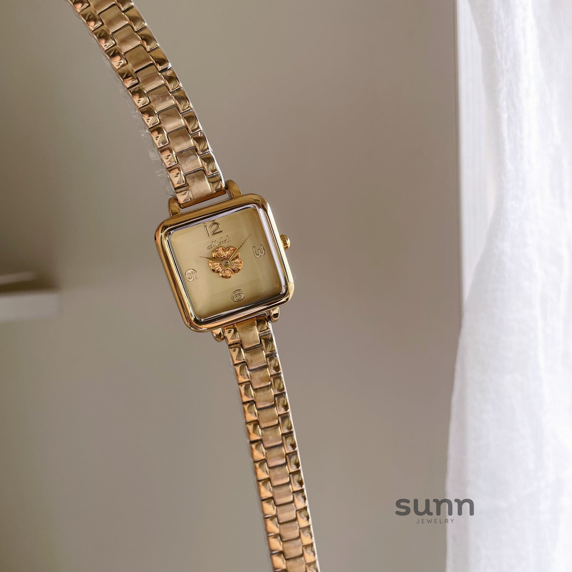 Kayleah Square Camellia Watch [C6BPL1T8]
