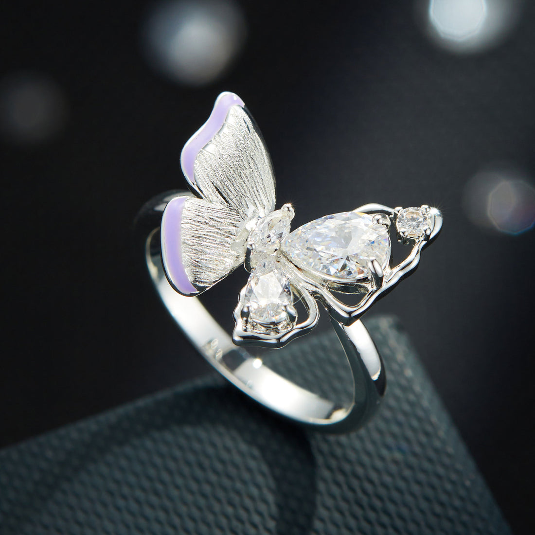 Kayleen Brushed Butterfly Ring [K6YH3LU7]