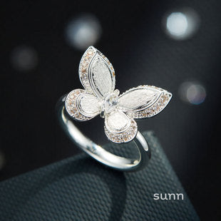 Kayleen Brushed Butterfly Ring [B7W8C7KK]