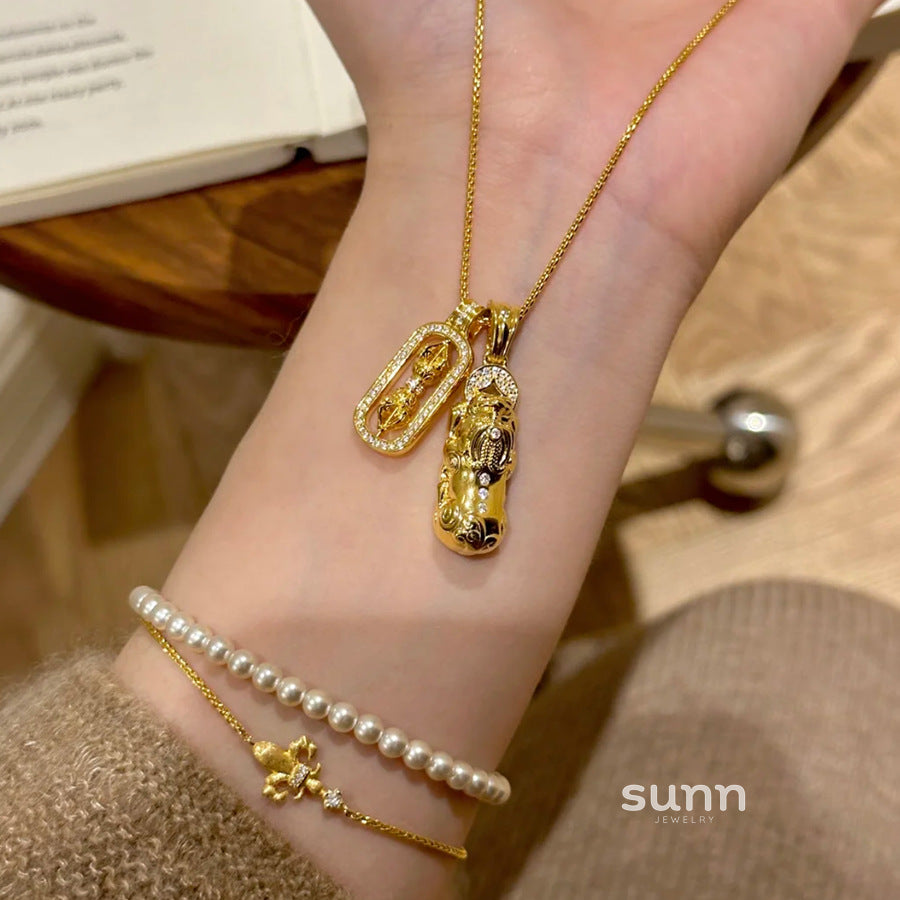 Kaylie Auspicious Charm Necklace [6IFZVN4B]