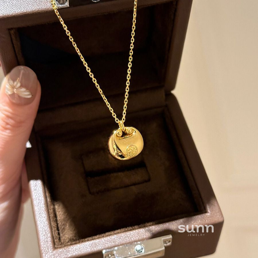 Kaylie Auspicious Charm Necklace [2JMDJOHS]