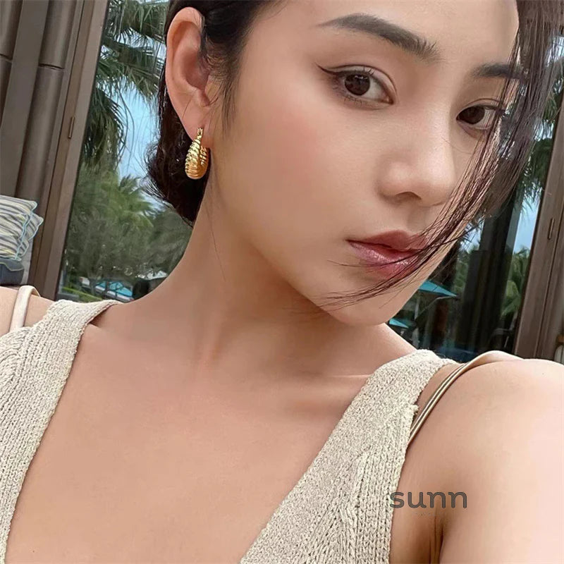 Kaylyn Croissant Hoop Earrings