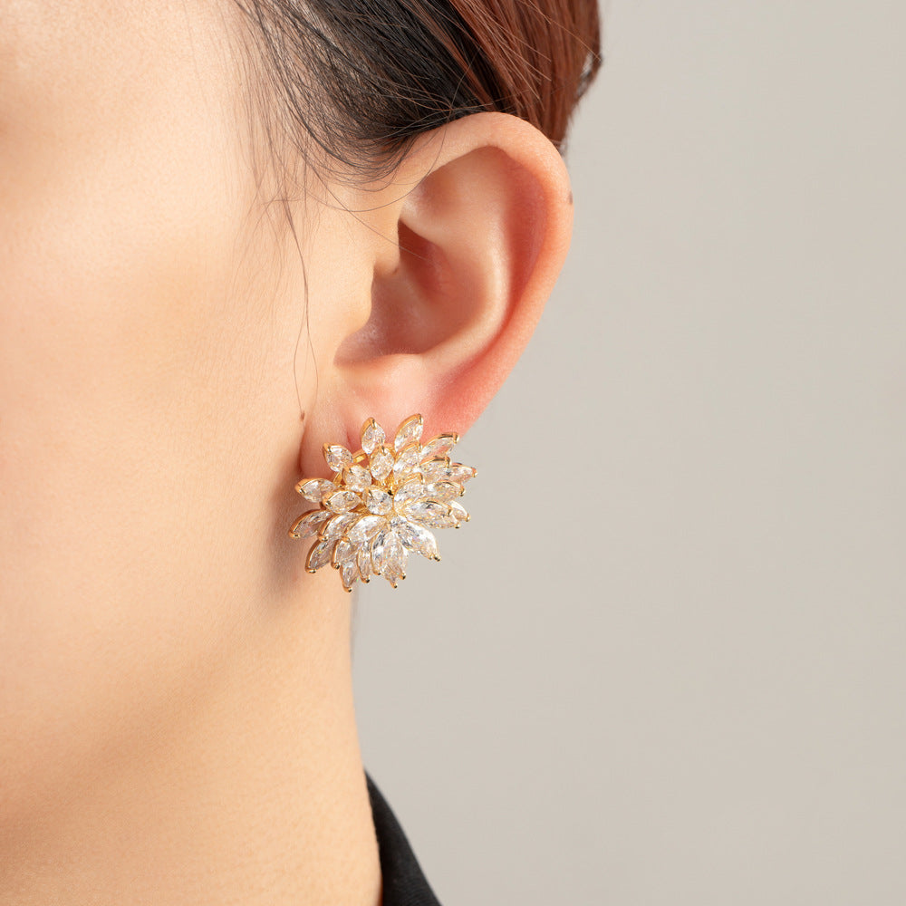 Kehlani Spinning Snowflake Studs [QLGFEM2W]