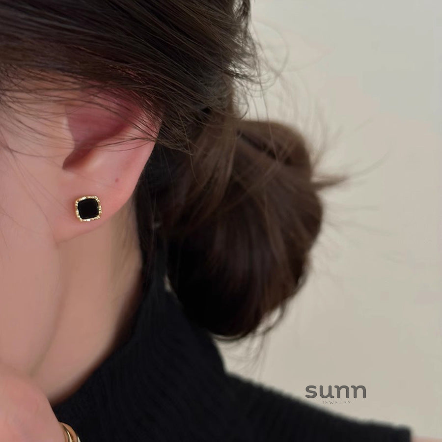 Kelis Sleek Square Earrings [0OC8WVCO]