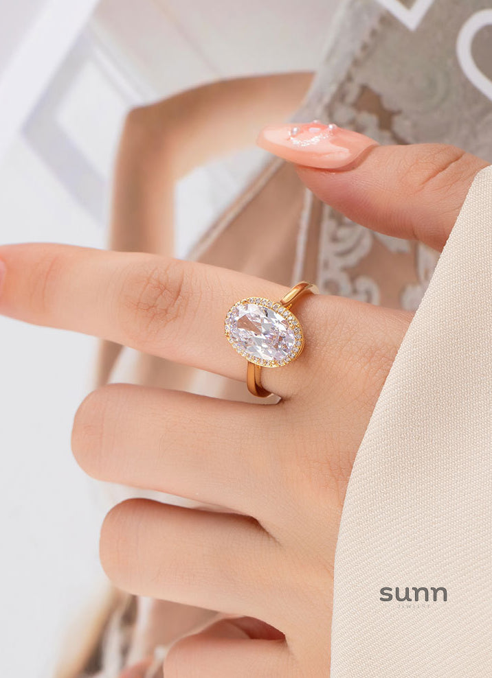 Kellyn Zircon Oval Statement Ring [DWG4PD5L]