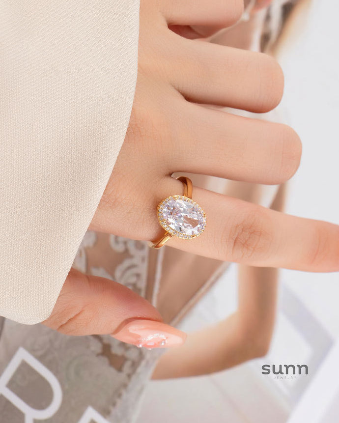 Kellyn Zircon Oval Statement Ring [2EWDC9S3]