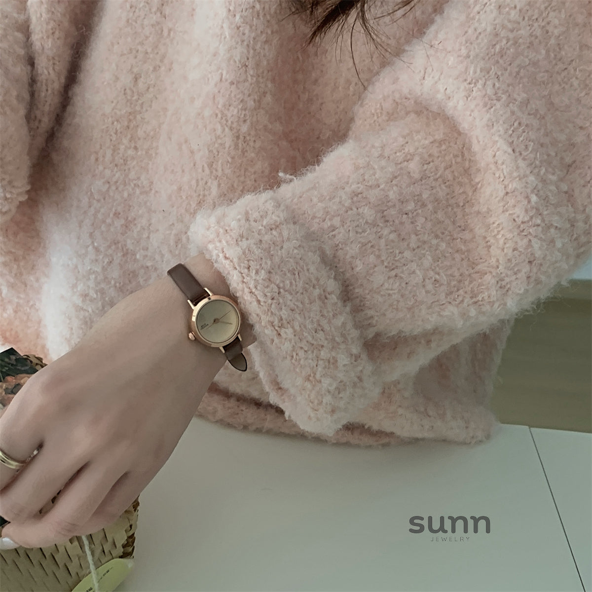 Kenadie Retro Leather Watch [QWS2574Q]
