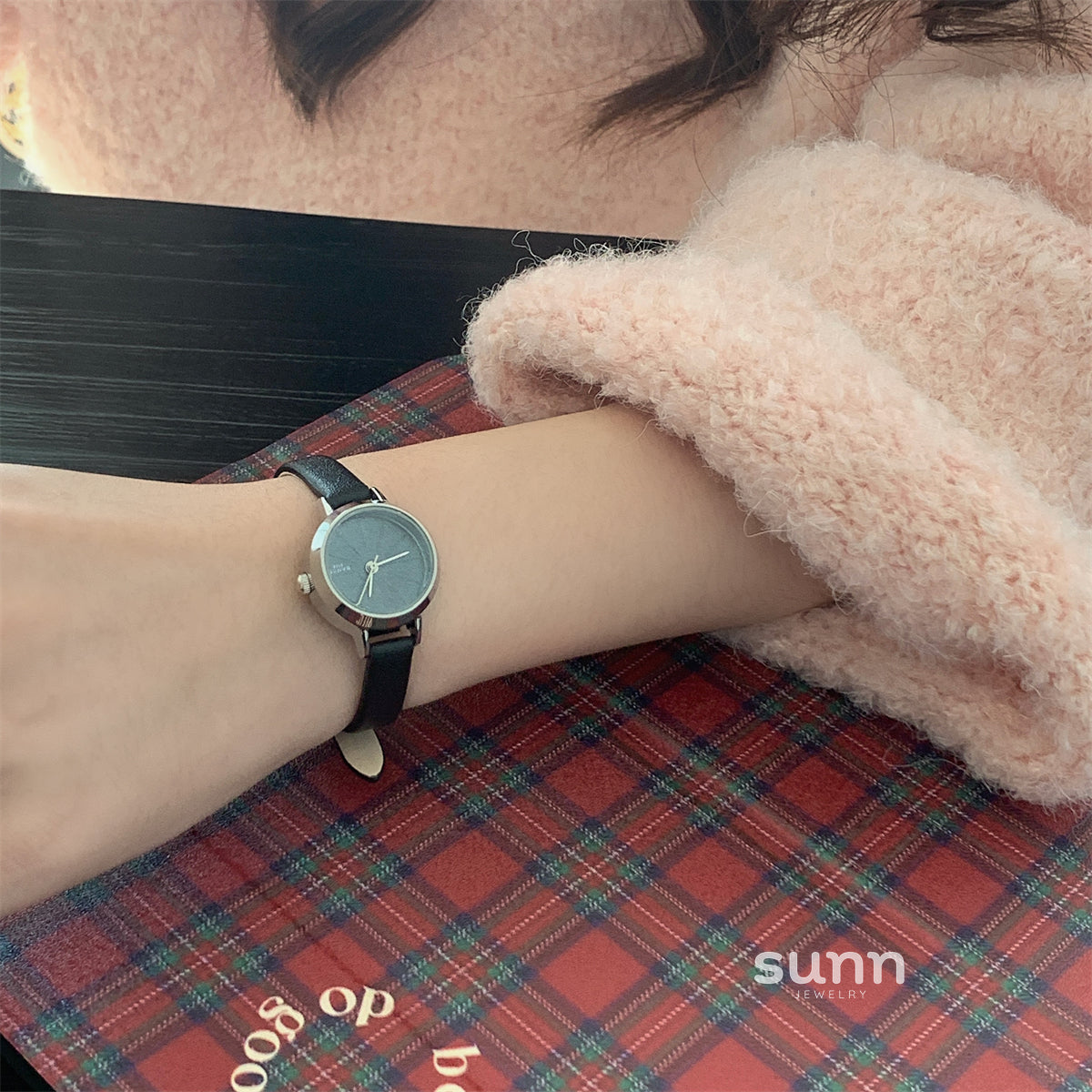 Kenadie Retro Leather Watch [ZOJ8GSOZ]