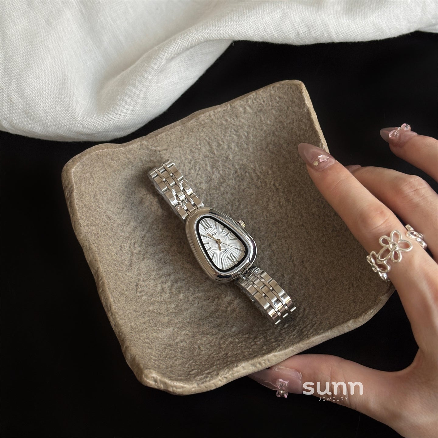 Kenadie Vintage Snake Head Watch [STARE1GD]