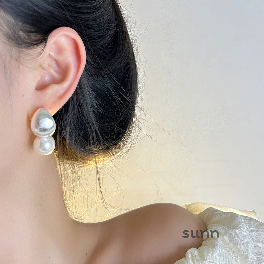 Kendalynn Heart Pearl Stud Earrings [ITCDX0KZ]