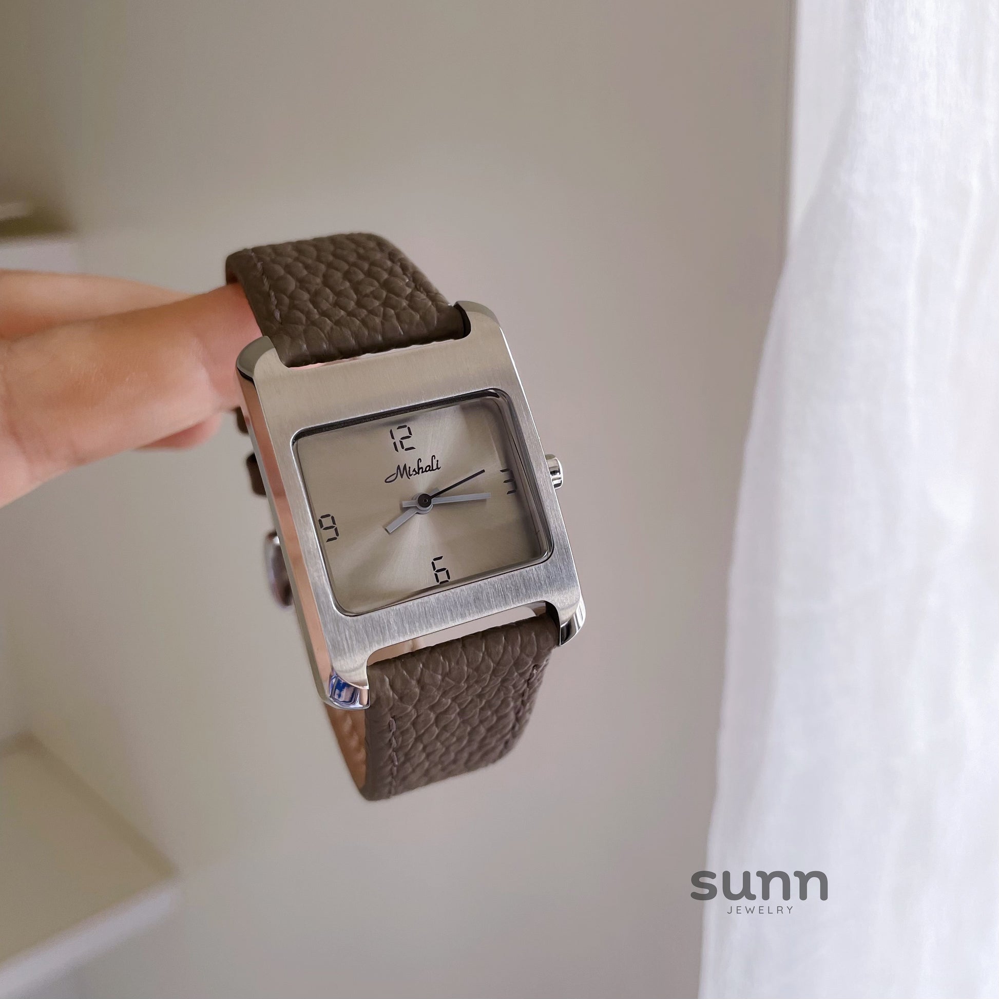 Kendyl Elegant Square Leather Watch [G5PE3XPZ]