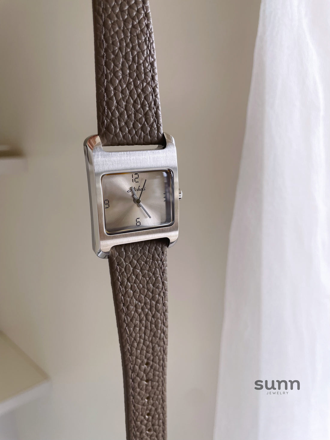 Kendyl Elegant Square Leather Watch [QT2H77JJ]