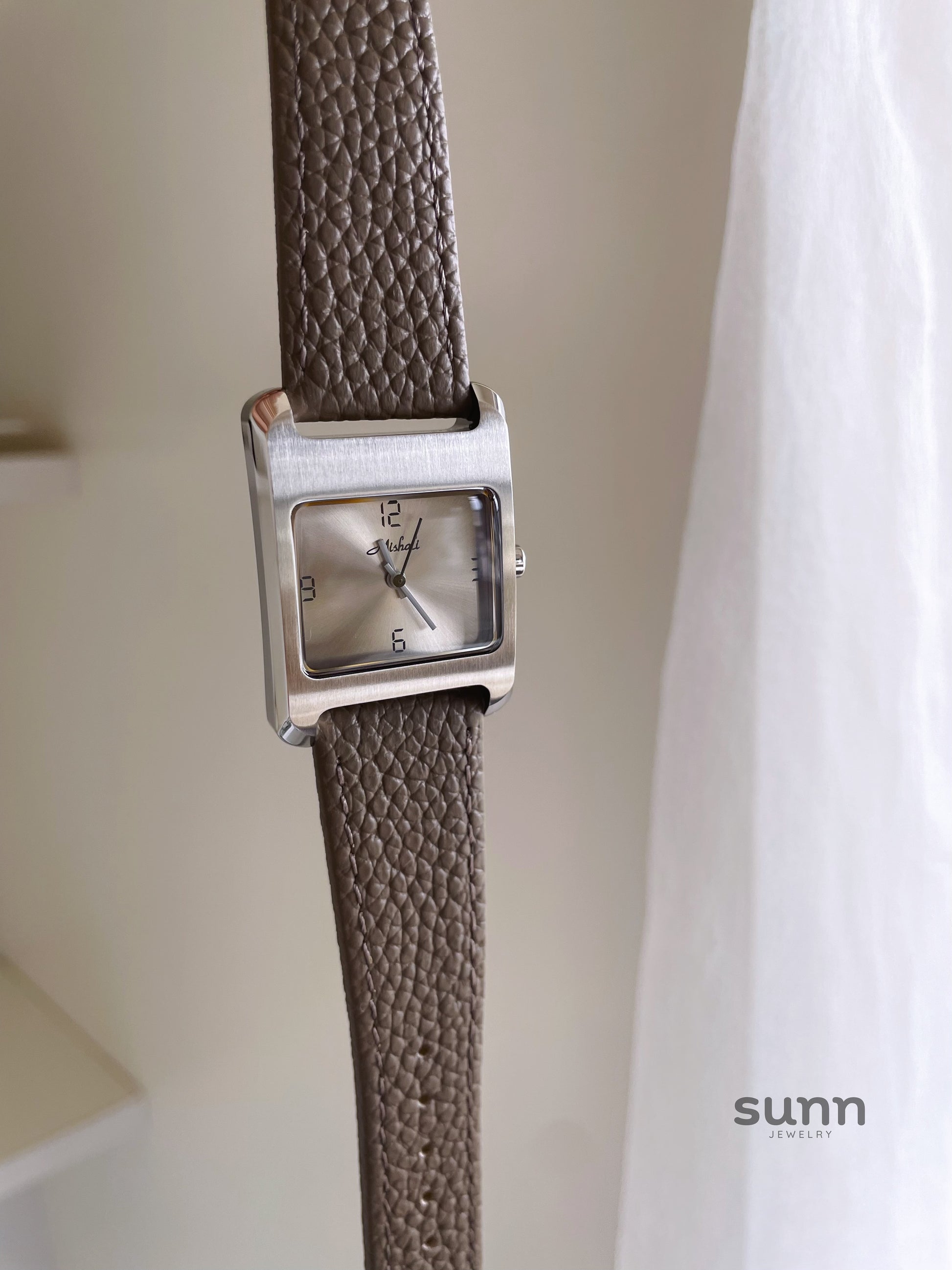 Kendyl Elegant Square Leather Watch [PM0ZJHSN]