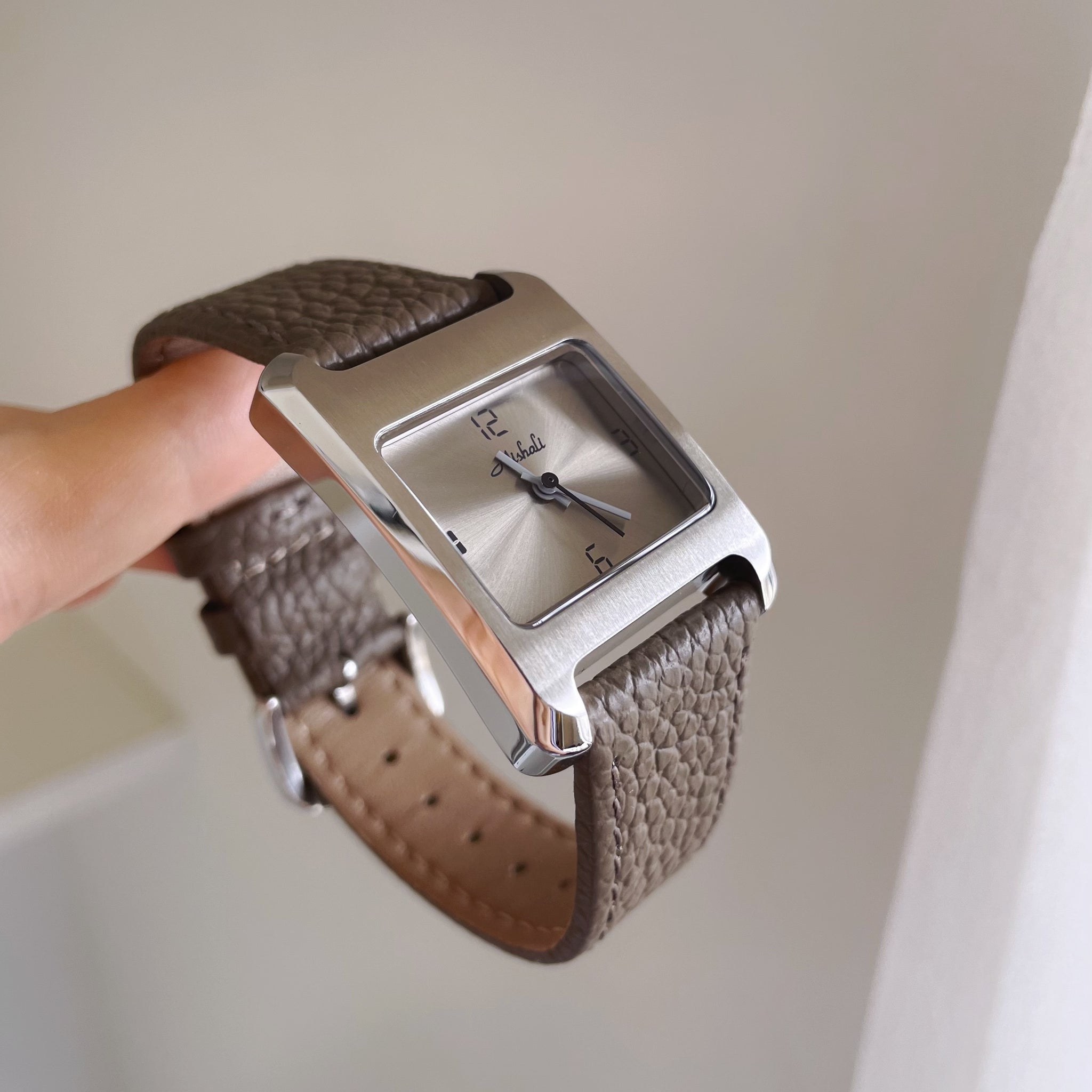 Kendyl Elegant Square Leather Watch [QT2H77JJ]