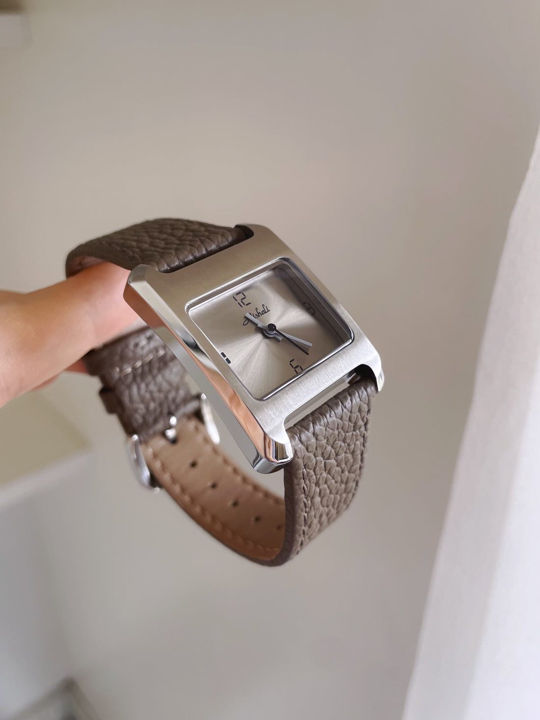 Kendyl Elegant Square Leather Watch [QT2H77JJ]