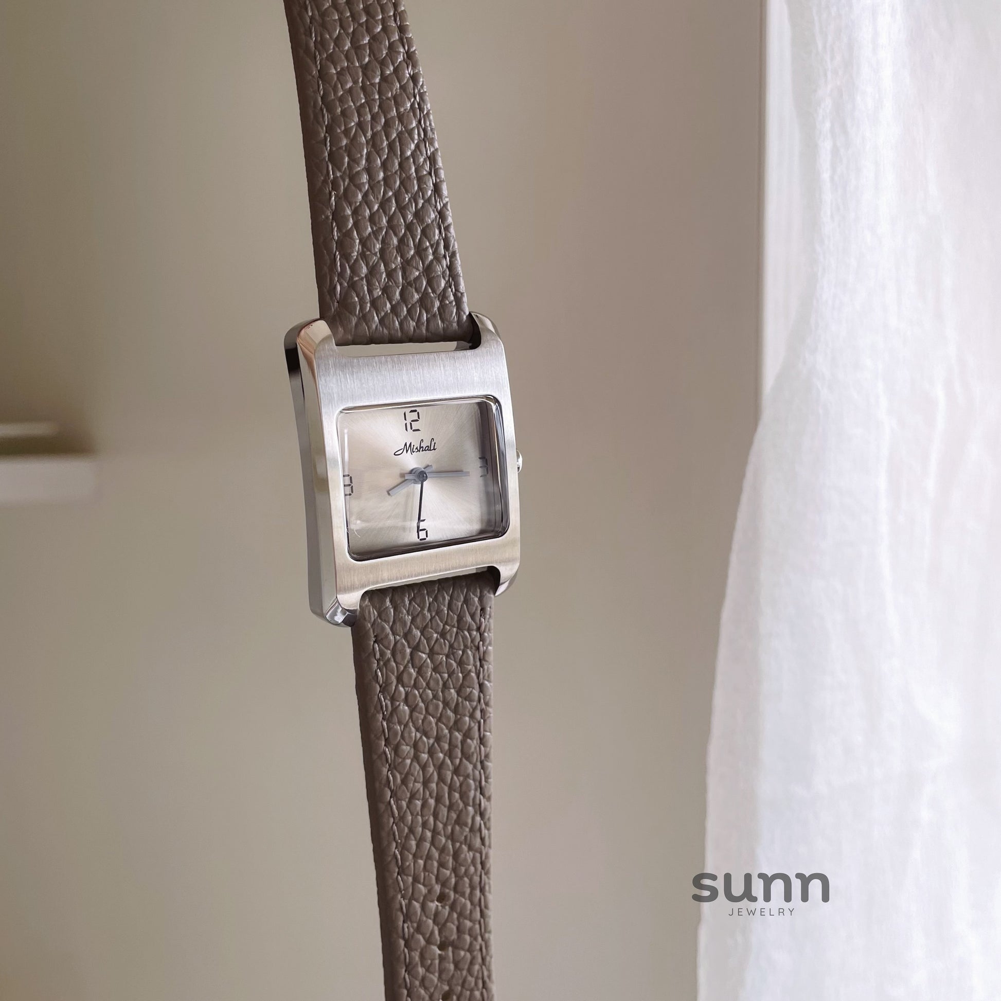 Kendyl Elegant Square Leather Watch [FXE8P92O]