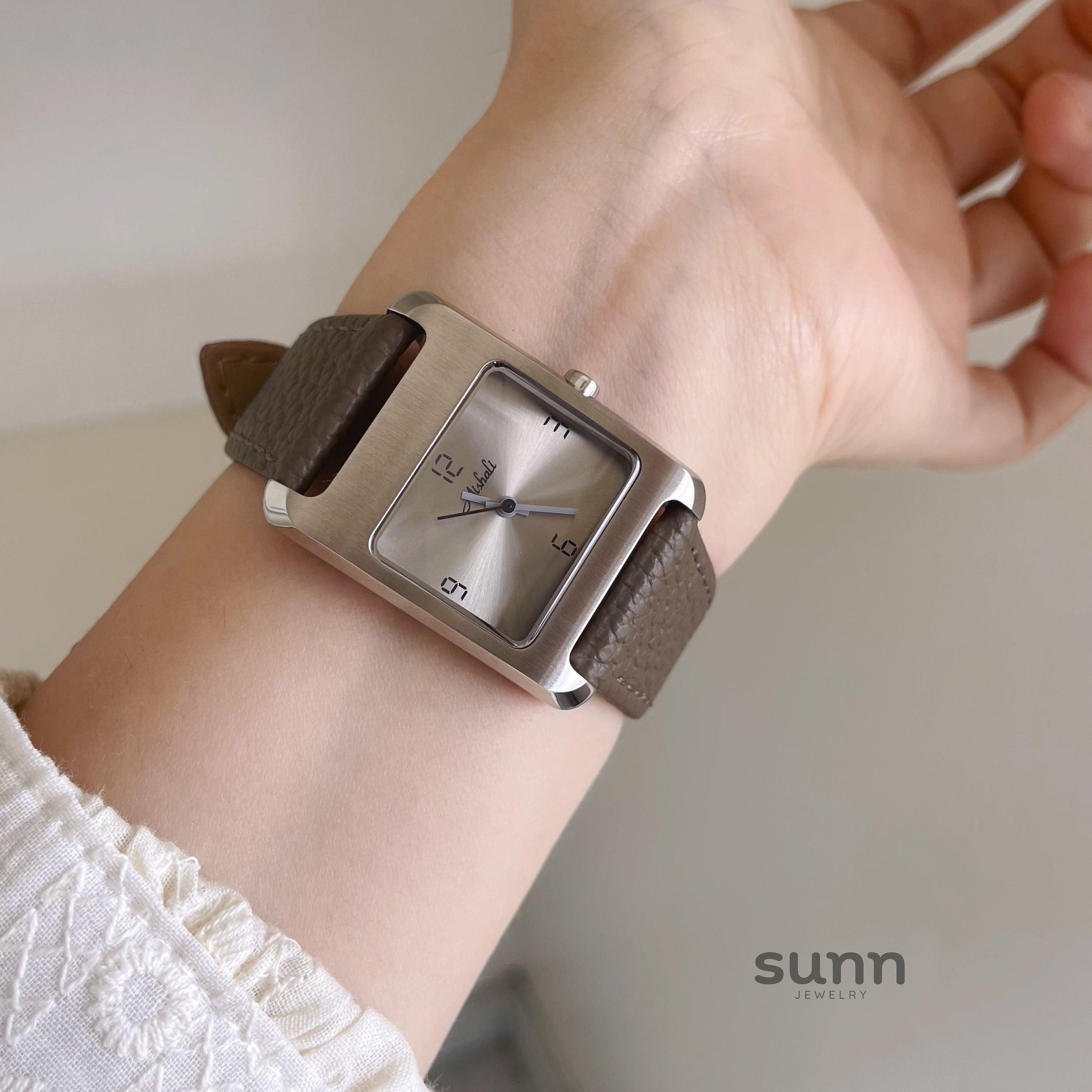 Kendyl Elegant Square Leather Watch [4U65TOX7]