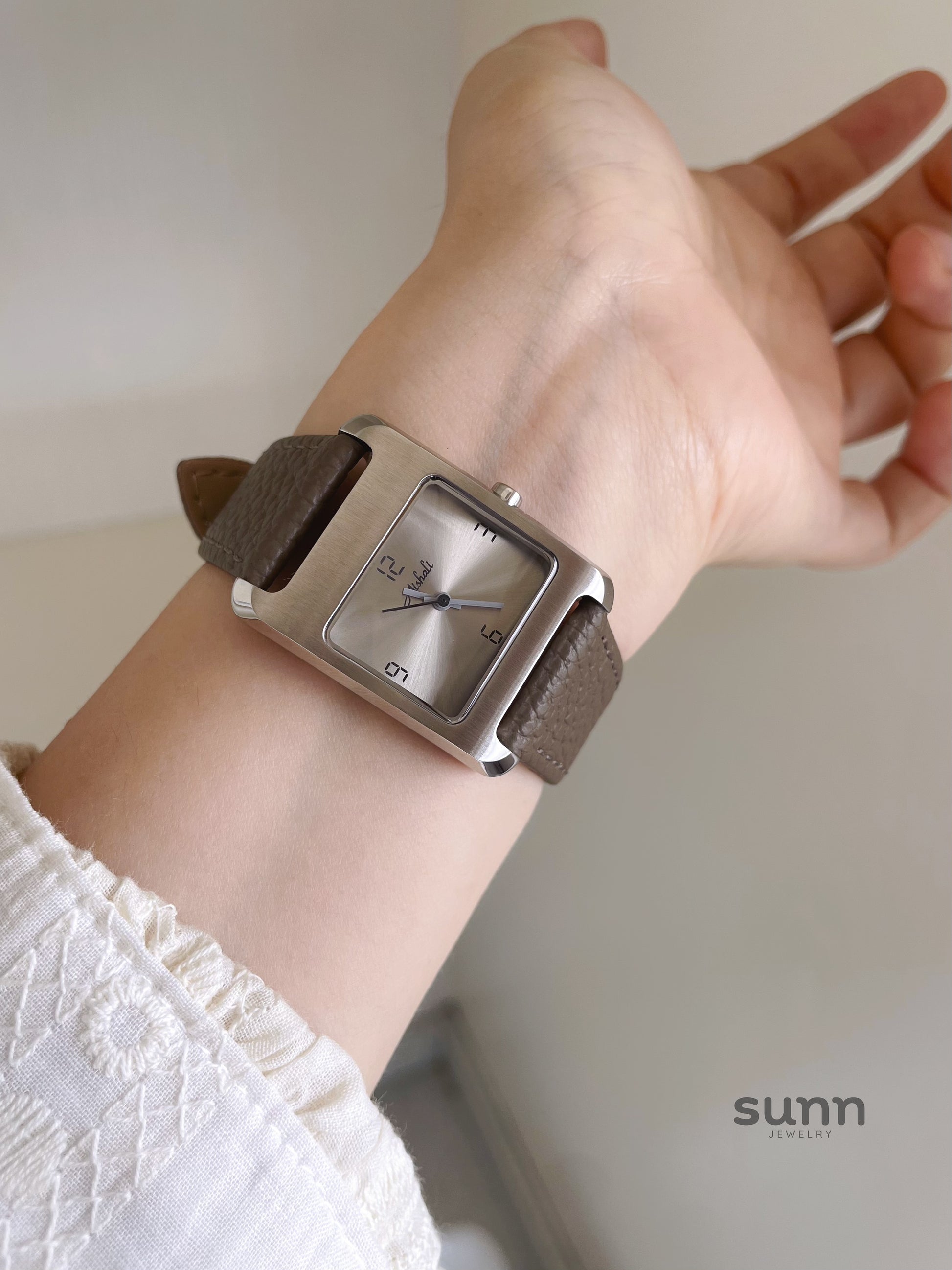 Kendyl Elegant Square Leather Watch [IFK39IDO]