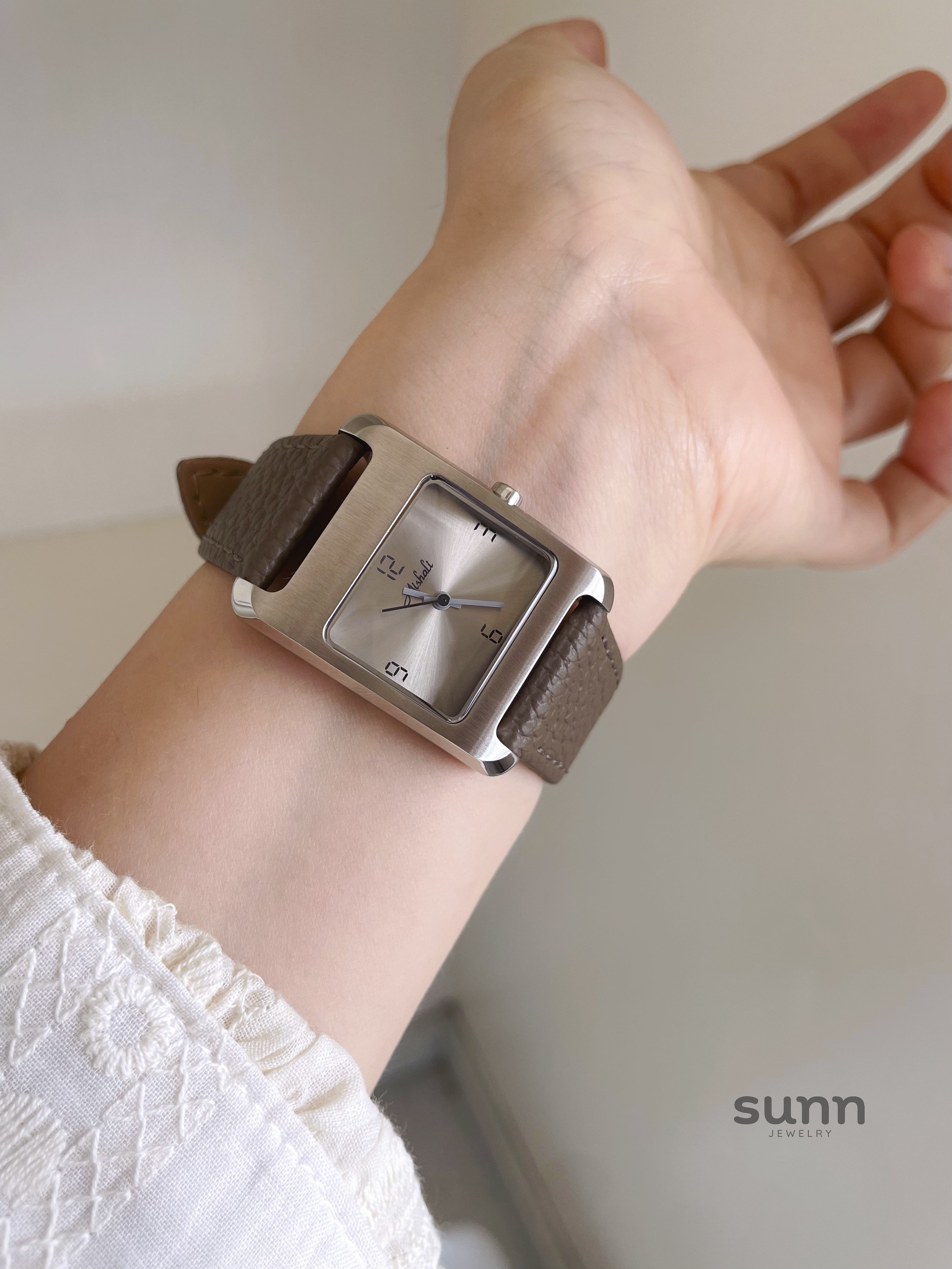 Kendyl Elegant Square Leather Watch [IFK39IDO]