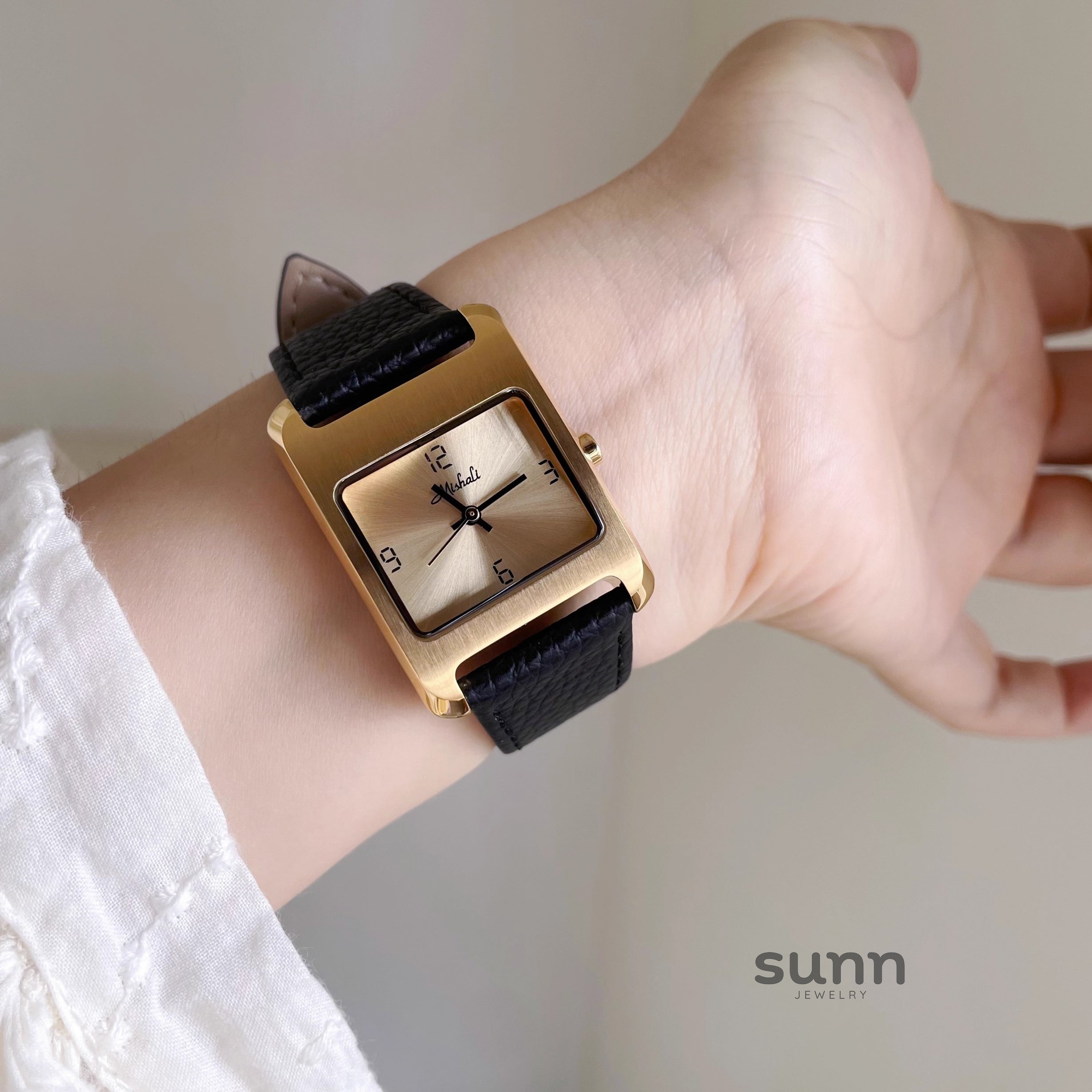 Kendyl Elegant Square Leather Watch [W8REKEKB]