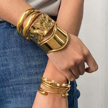 Kenslee Golden Pearl Cuff Bracelet [I1DT4O9L]