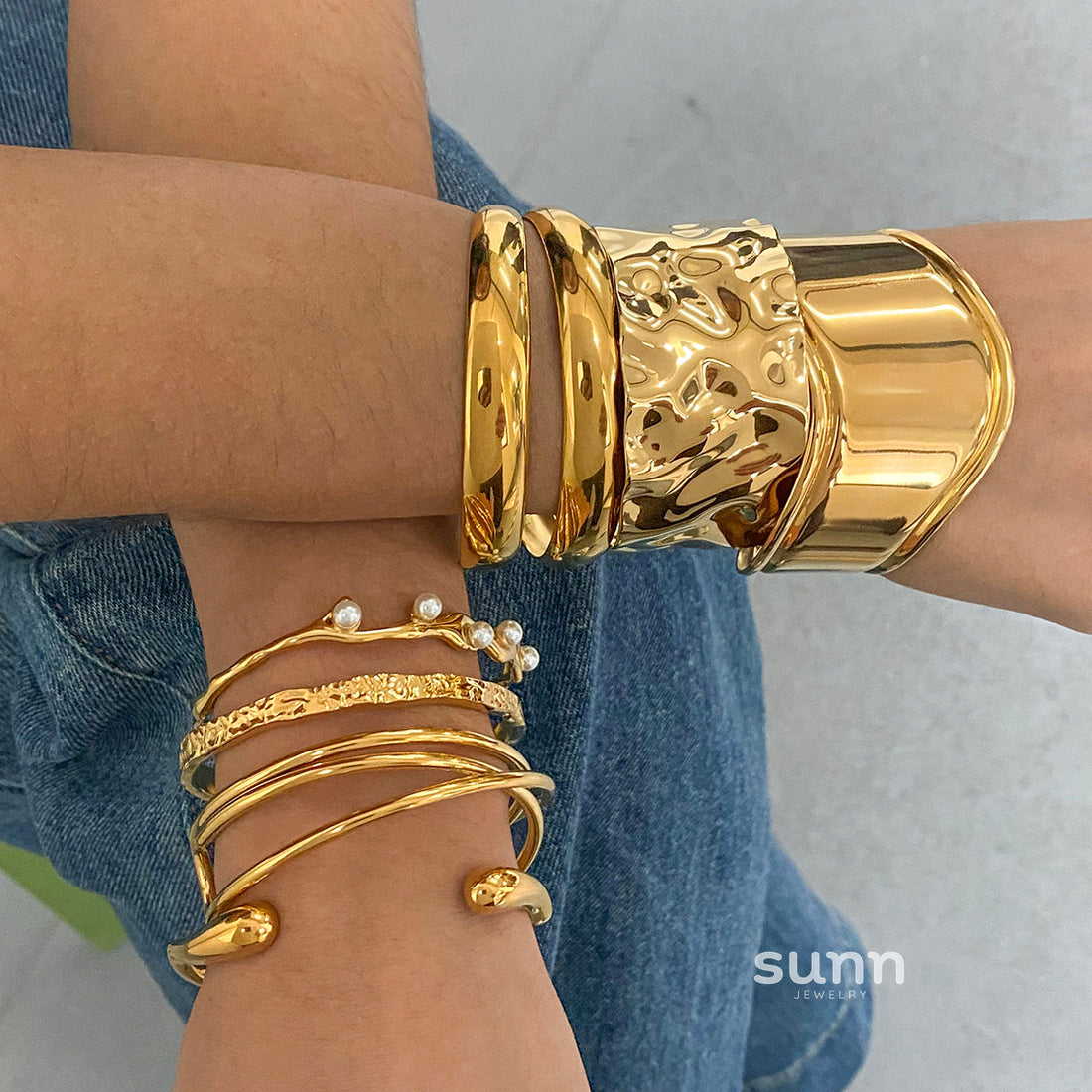 Kenslee Golden Pearl Cuff Bracelet [I1DT4O9L]