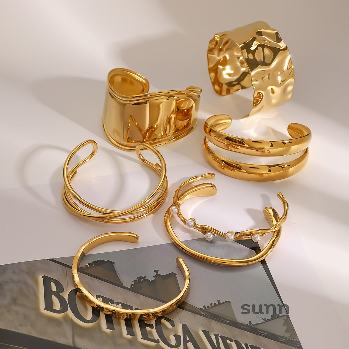 Kenslee Golden Pearl Cuff Bracelet [LL5TMJF7]