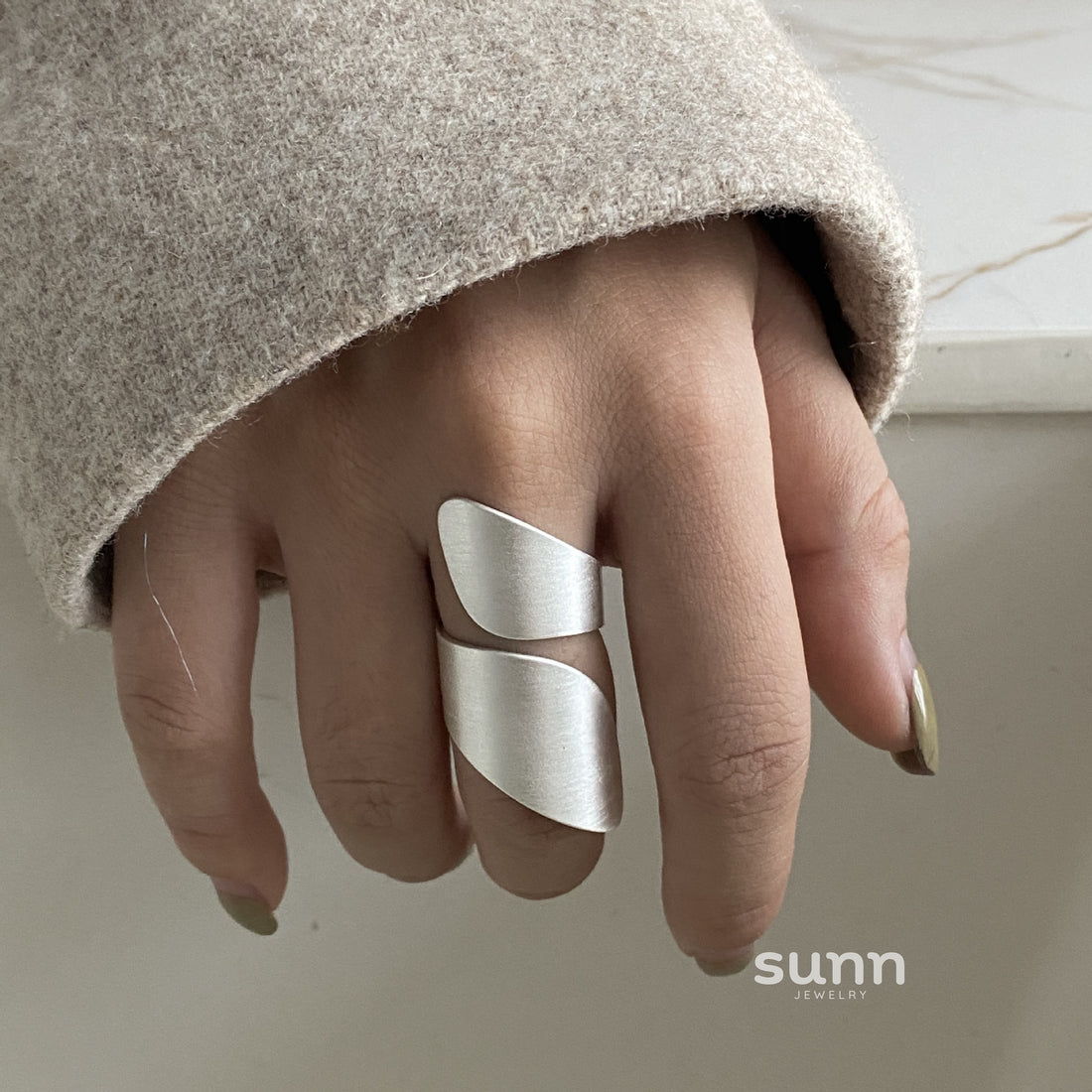 Keri Asymmetrical Open Ring [O6PS7467]