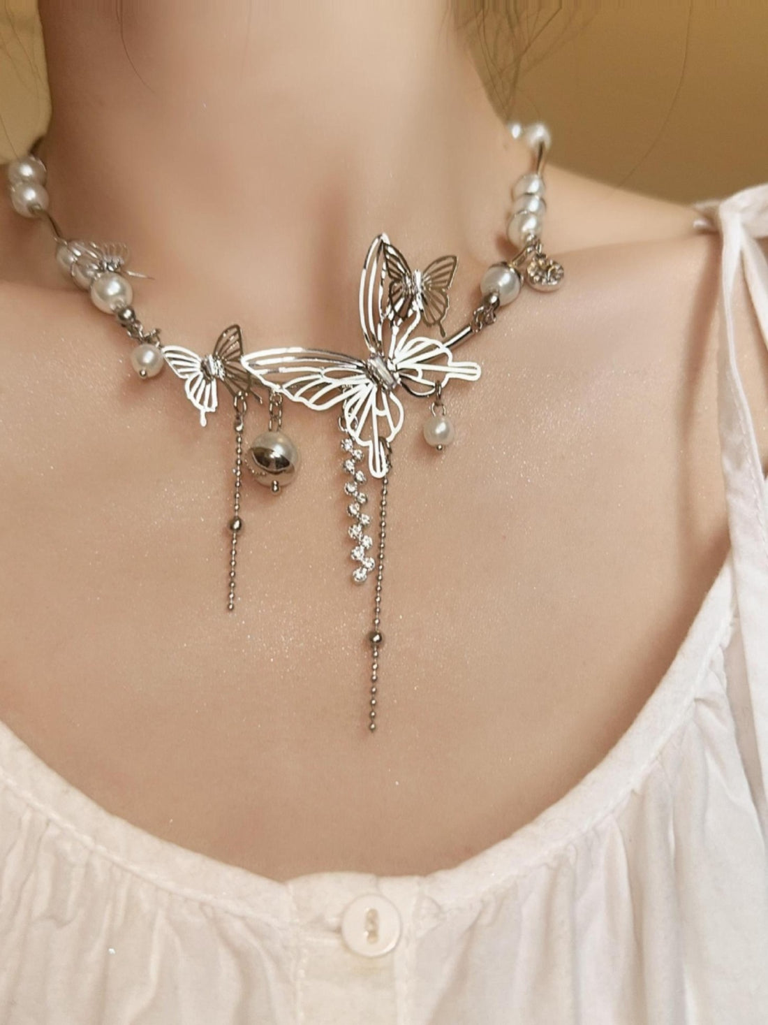 Kerrington Pearl Butterfly Choker [IDVAAR14]