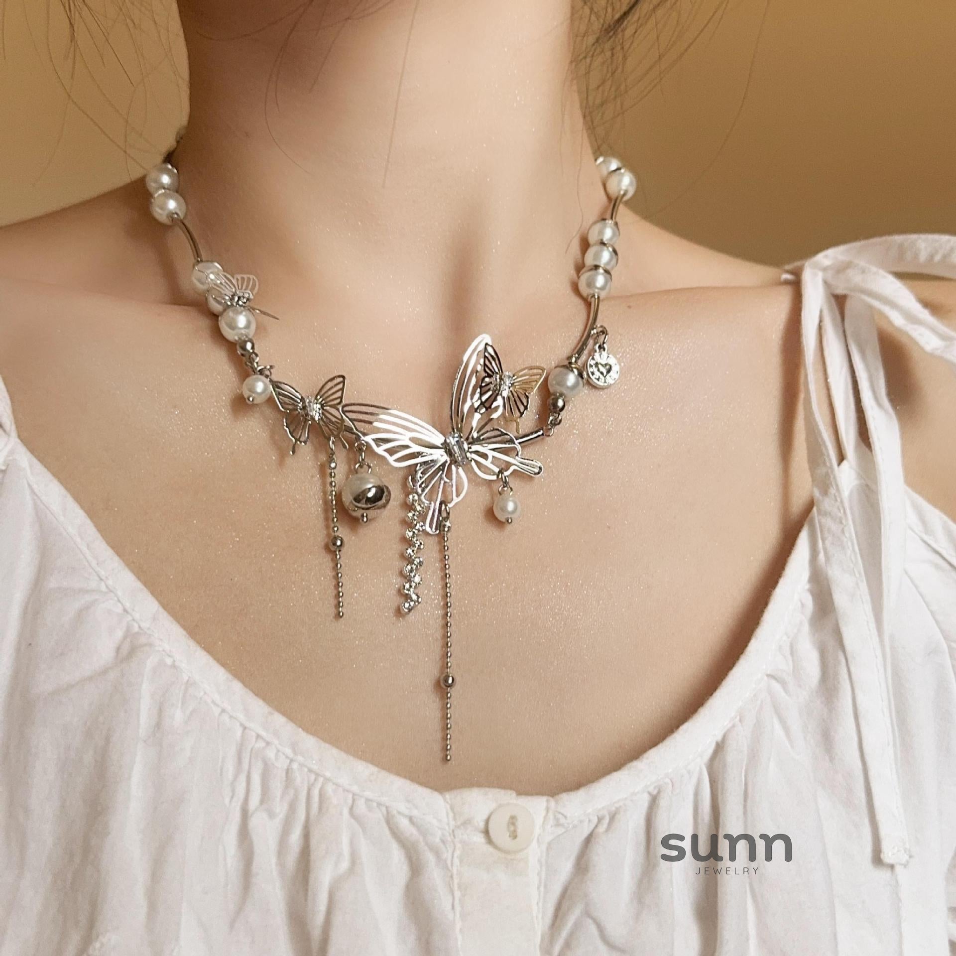 Kerrington Pearl Butterfly Choker [DKRCDOA4]