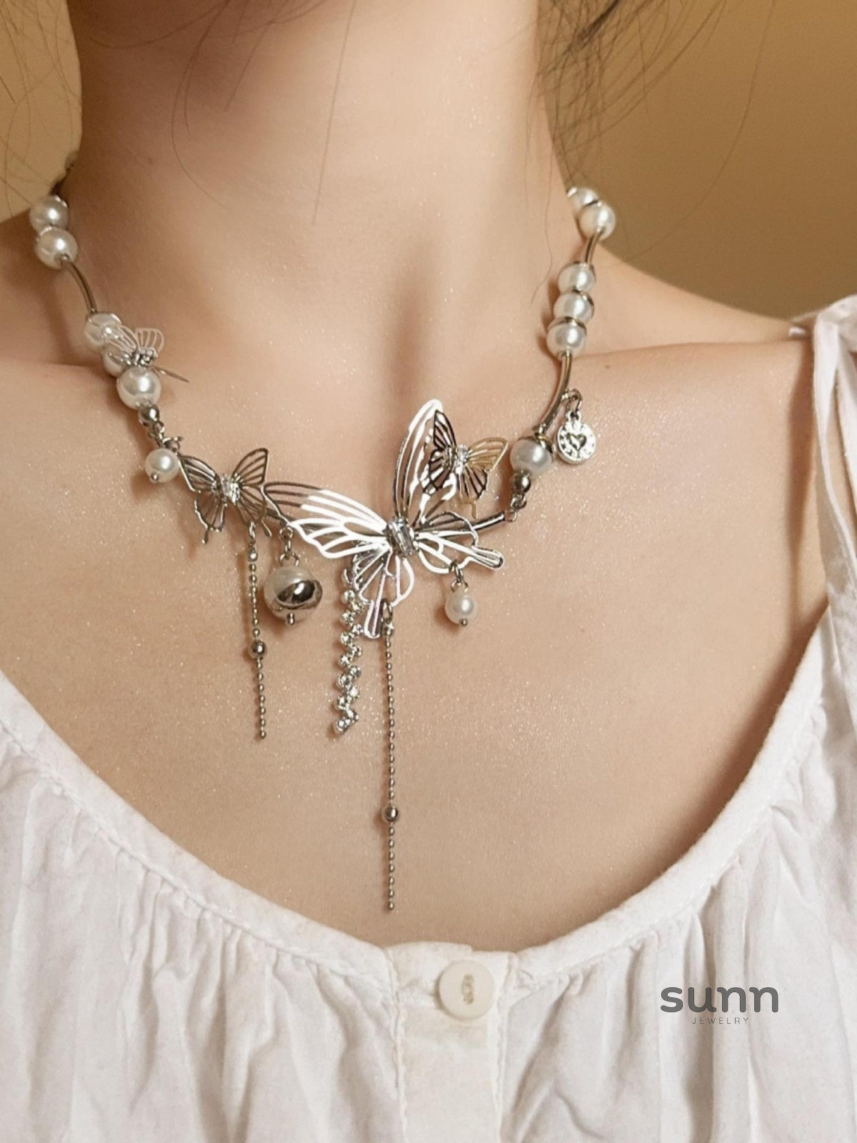 Kerrington Pearl Butterfly Choker [D1Q7RMZG]