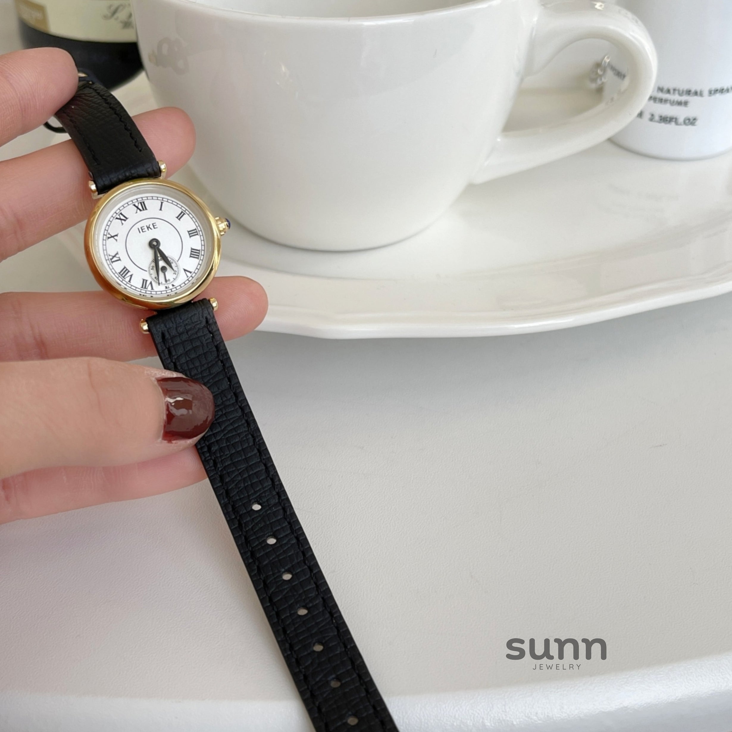 Kezia Retro Roman Watch [AVEZUDVA]