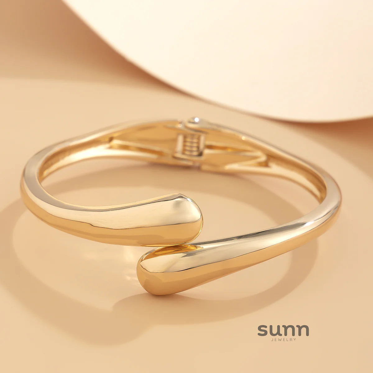 Khadija Teardrop Spring Bangle