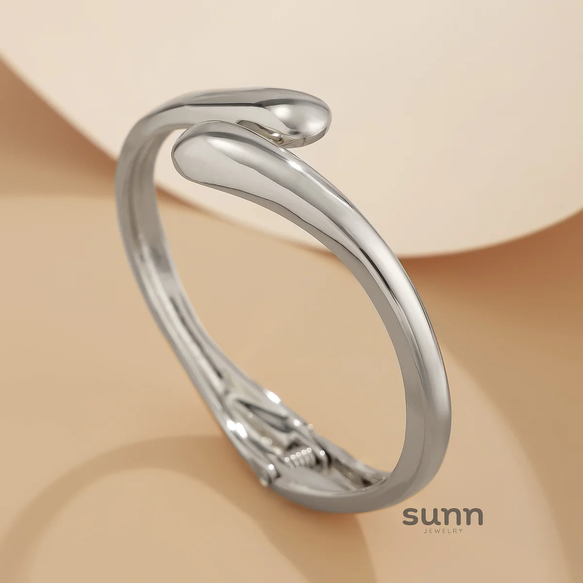 Khadija Teardrop Spring Bangle