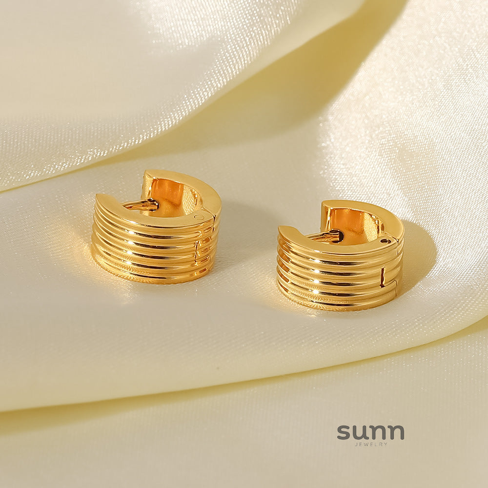 Khalia Ribbed Gold Hoop Earrings [5ZBZY1B4]