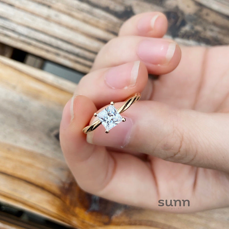 Khloie Rattan Square Ring [VRCI6DDU]