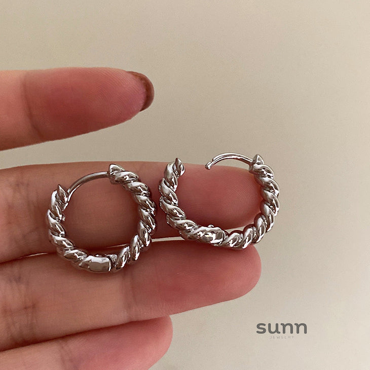 Khushi French Braided Hoops [HRICR3ZG]