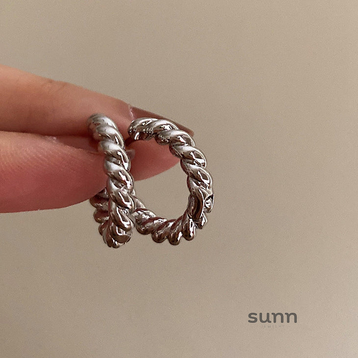 Khushi French Braided Hoops [LA8743CX]