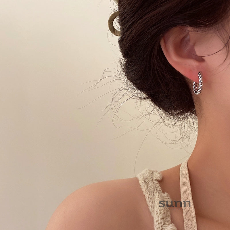 Khushi French Braided Hoops [OGK5D9P1]