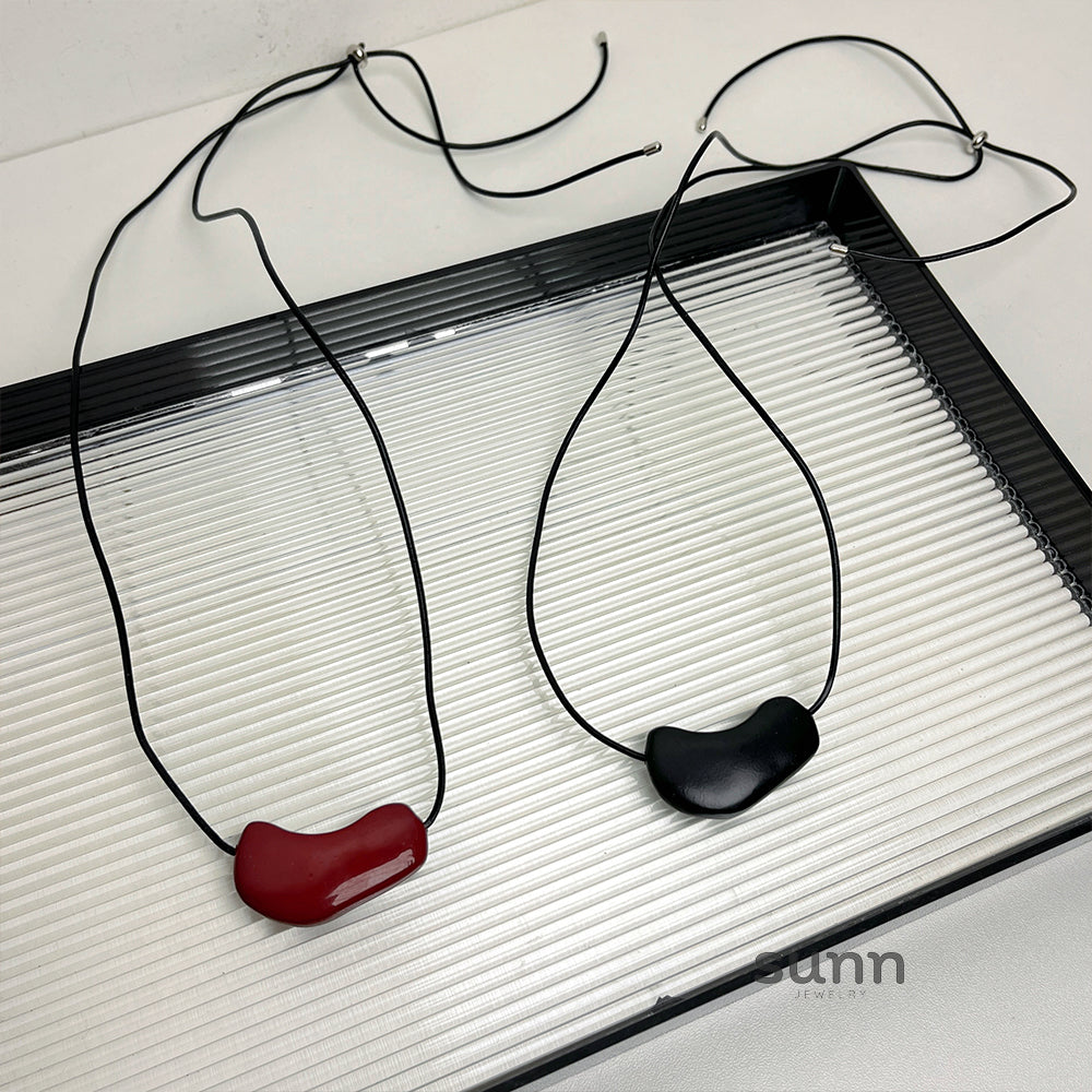 Kiara Enamel Heart Necklace [MZKPJ4BM]