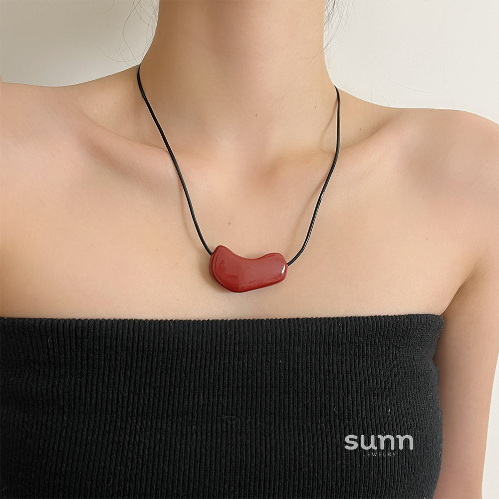 Kiara Enamel Heart Necklace [NHUH33M3]