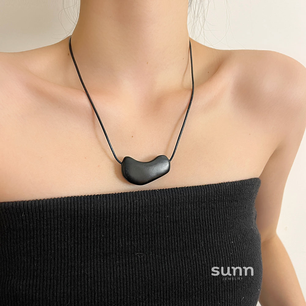 Kiara Enamel Heart Necklace [UEWI3BFN]