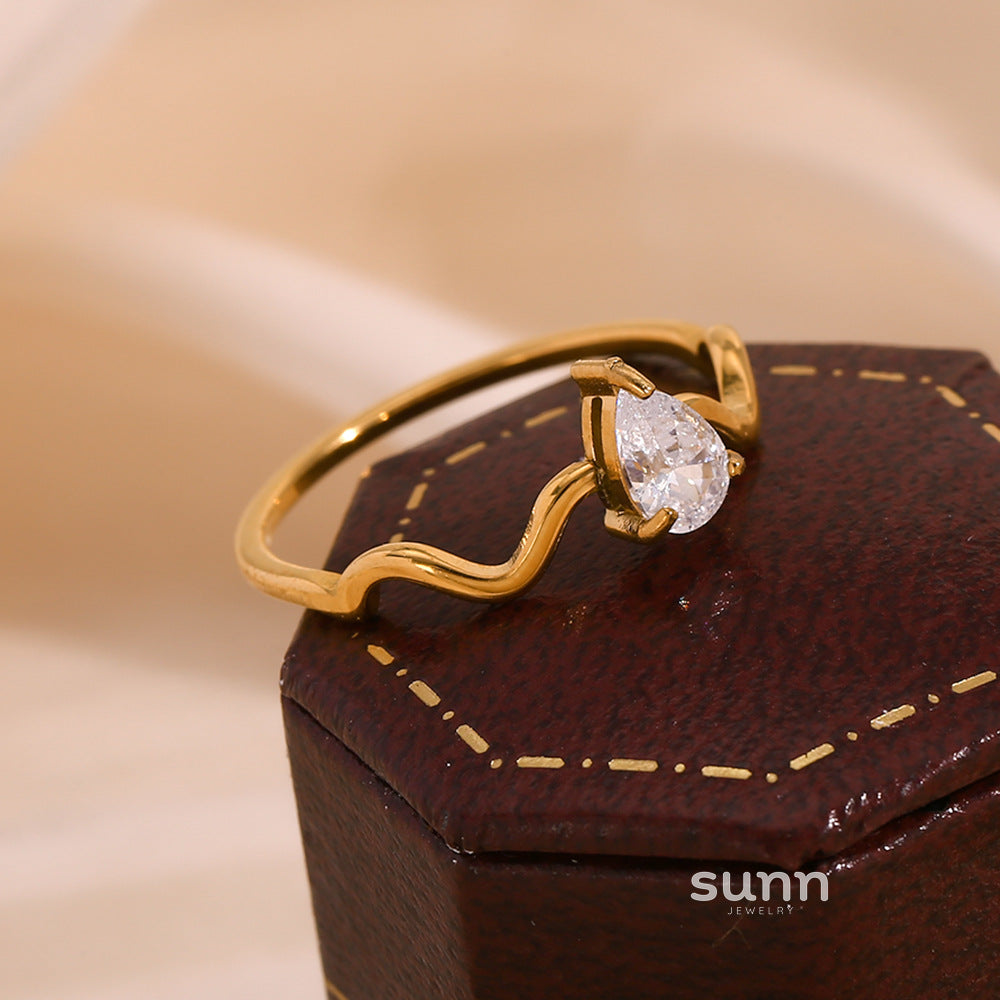 Kimora Snake Drop Diamond Ring [5YIR3MAF]