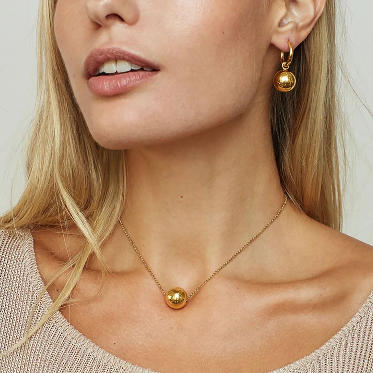 Kinley Gold Sphere Pendant Necklace [KE43N76Y]